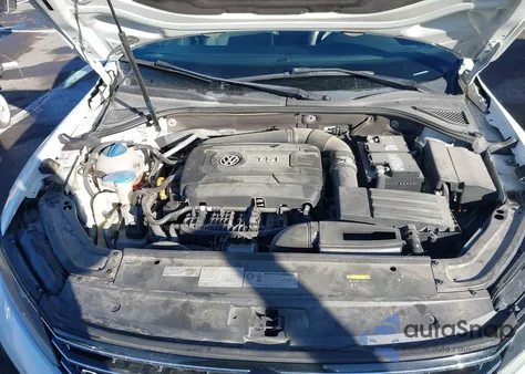 2017 Volkswagen Passat 1.8T R-Line z USA, uszkodzony, nr VIN 1VWDT7A37HC002989